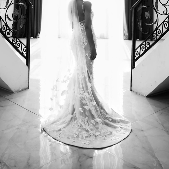 Wedding Dress - Picture 2 of 4